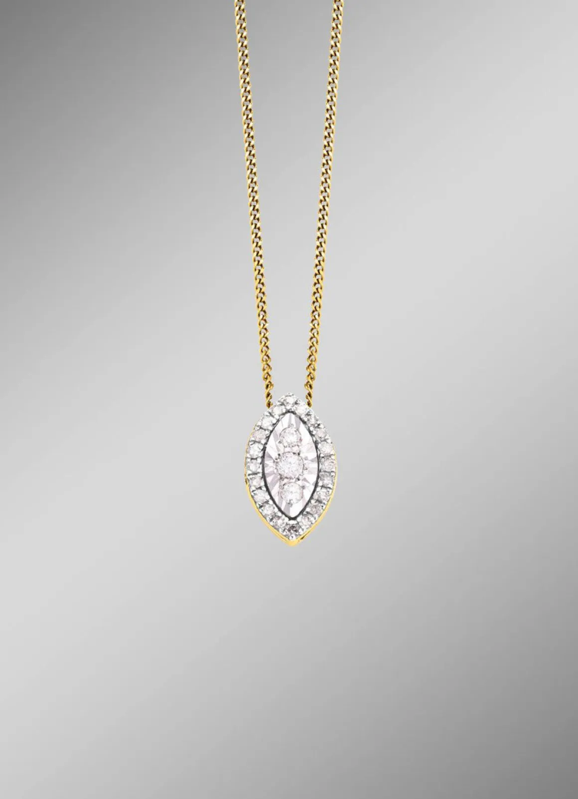 Anhänger mit 3 Brillanten, 20 Diamanten und Ankerkette