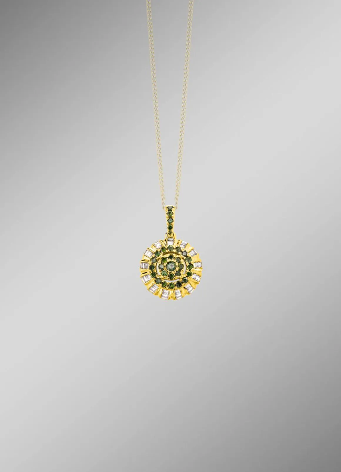 Anhänger mit Brillanten und Baguette-Diamanten