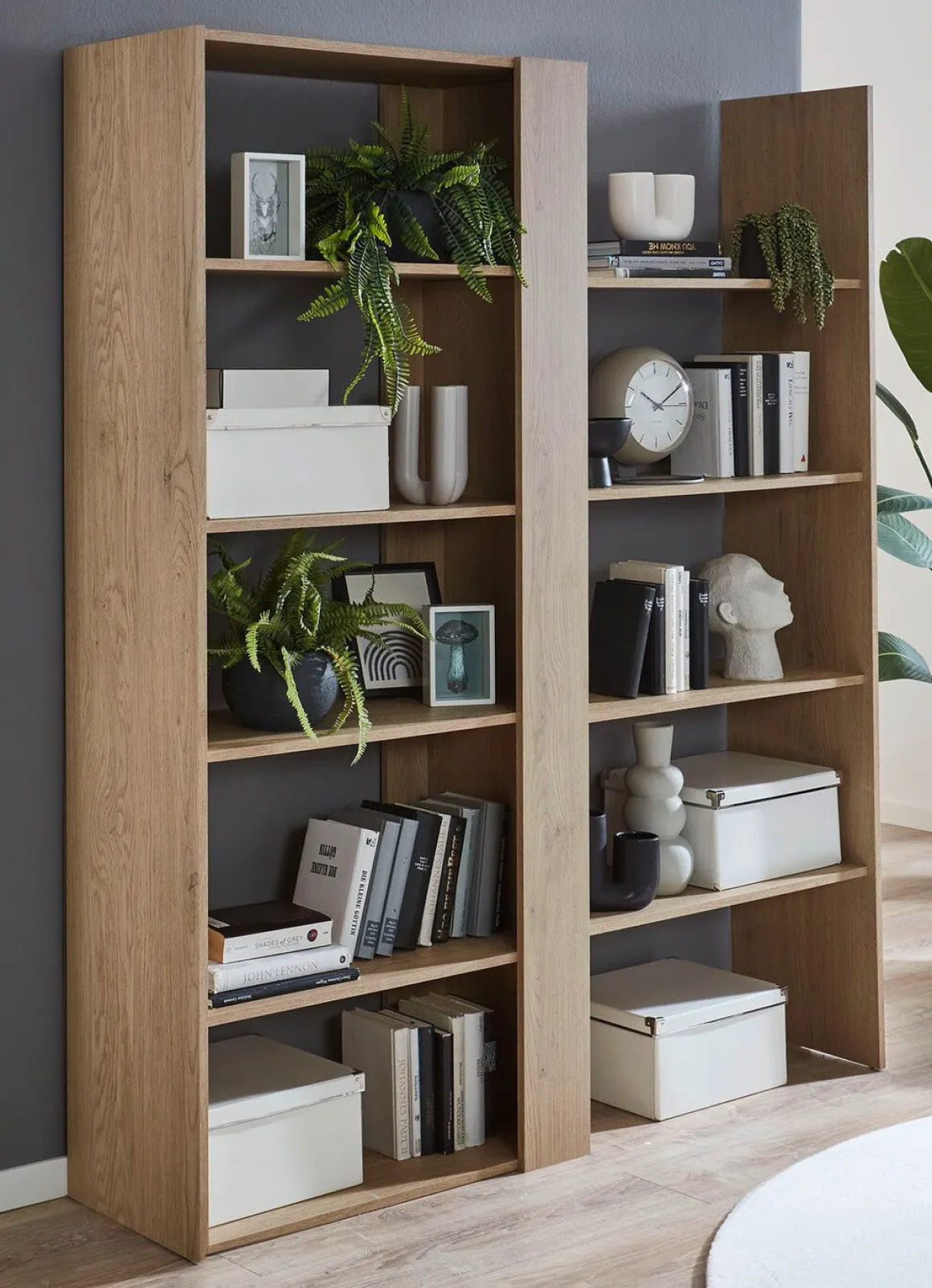 Ausziehbares Wandregal mit modernem Design