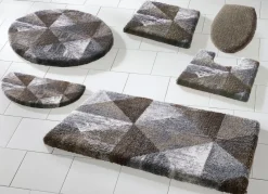 Badgarnitur von Grund mit geometrischem Dessin