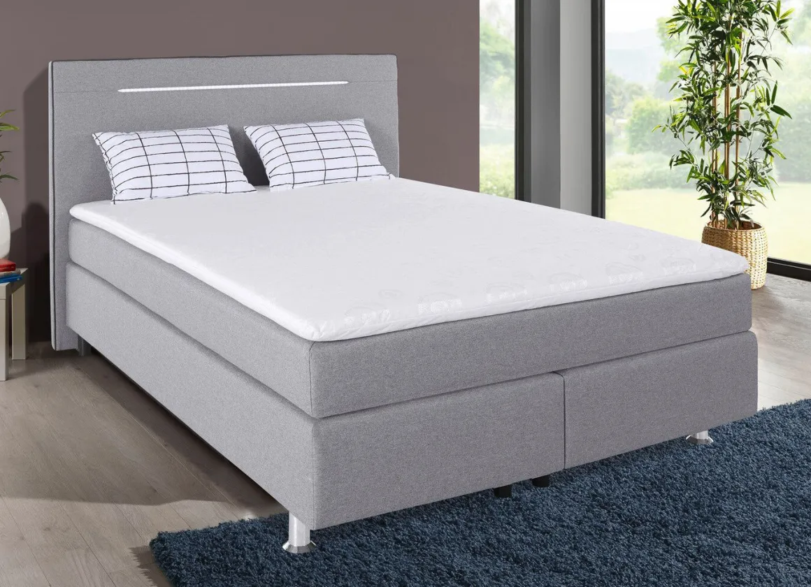 Boxspringbett mit LED-Beleuchtung