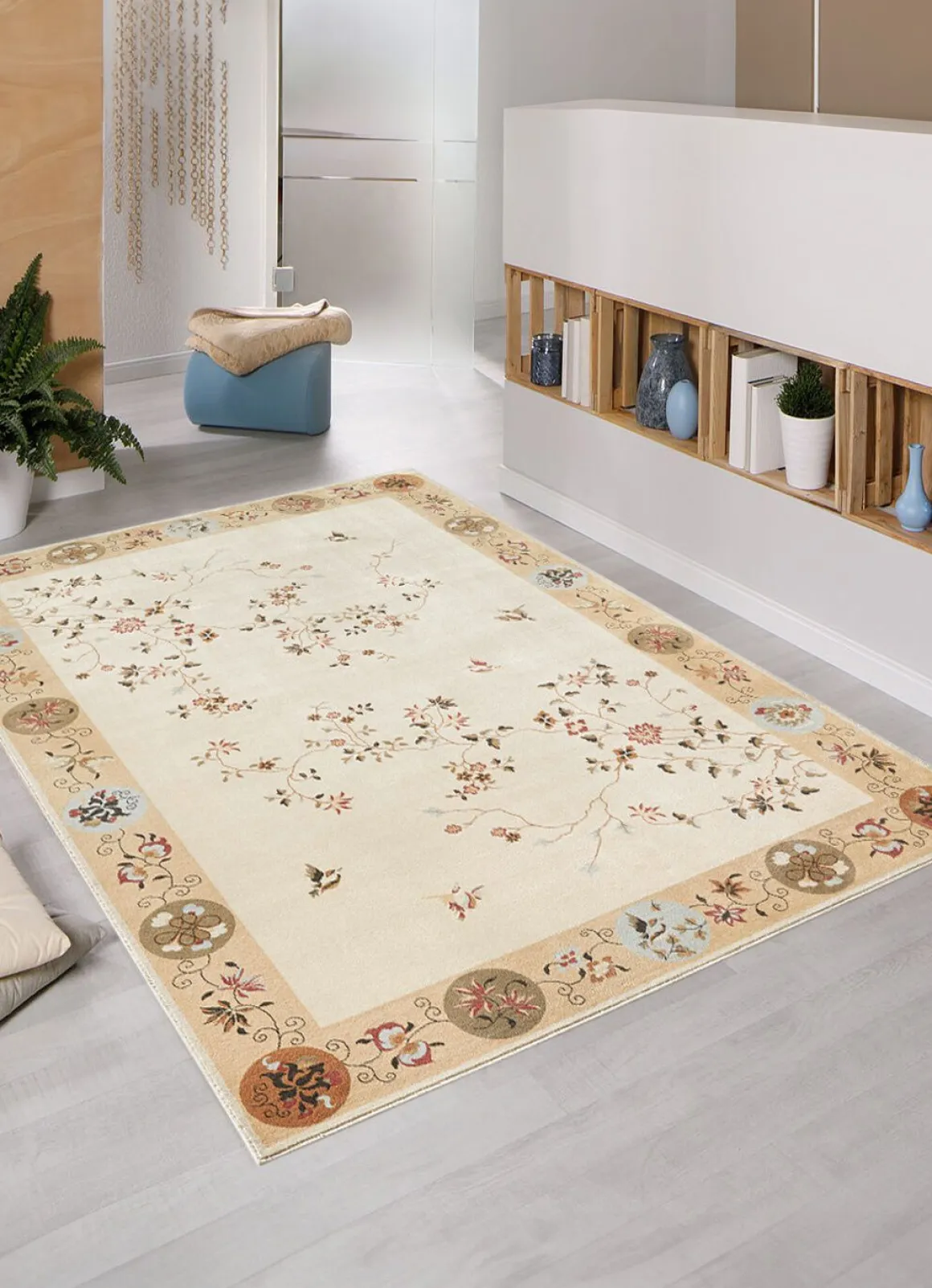 Brücken und Teppiche mit Blumen- und Rankenmotiven