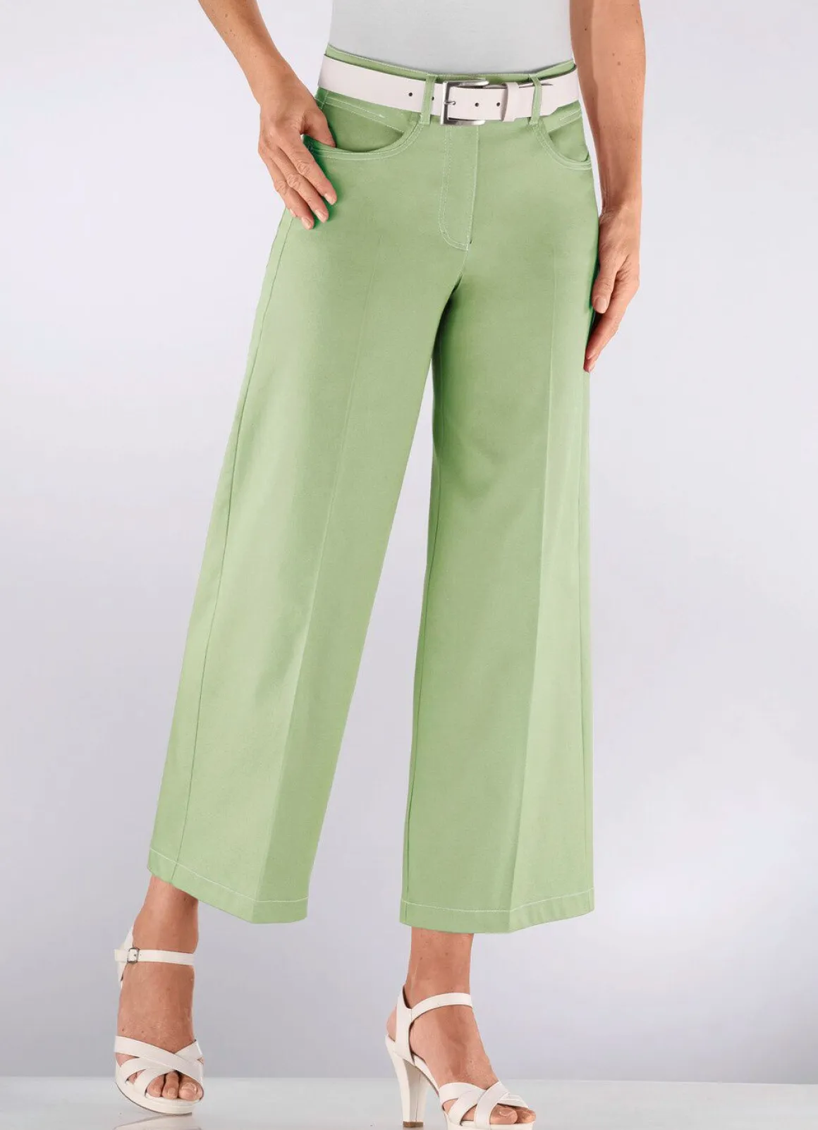 Culotte mit modisch weitem Bein