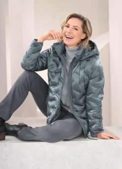 Daunenjacke mit abnehmbarer Kapuze