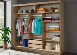 Durchdachter Schwebetürenschrank mit Spiegelfront