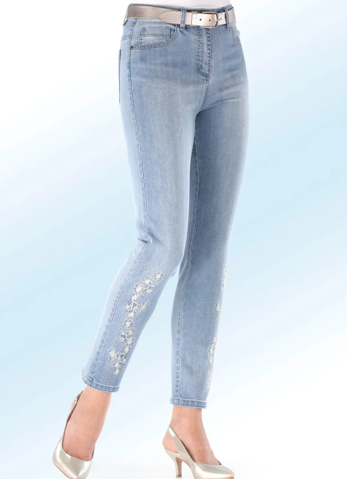 Edel-Jeans mit Stickerei-Applikationen und Glitzersteinchen