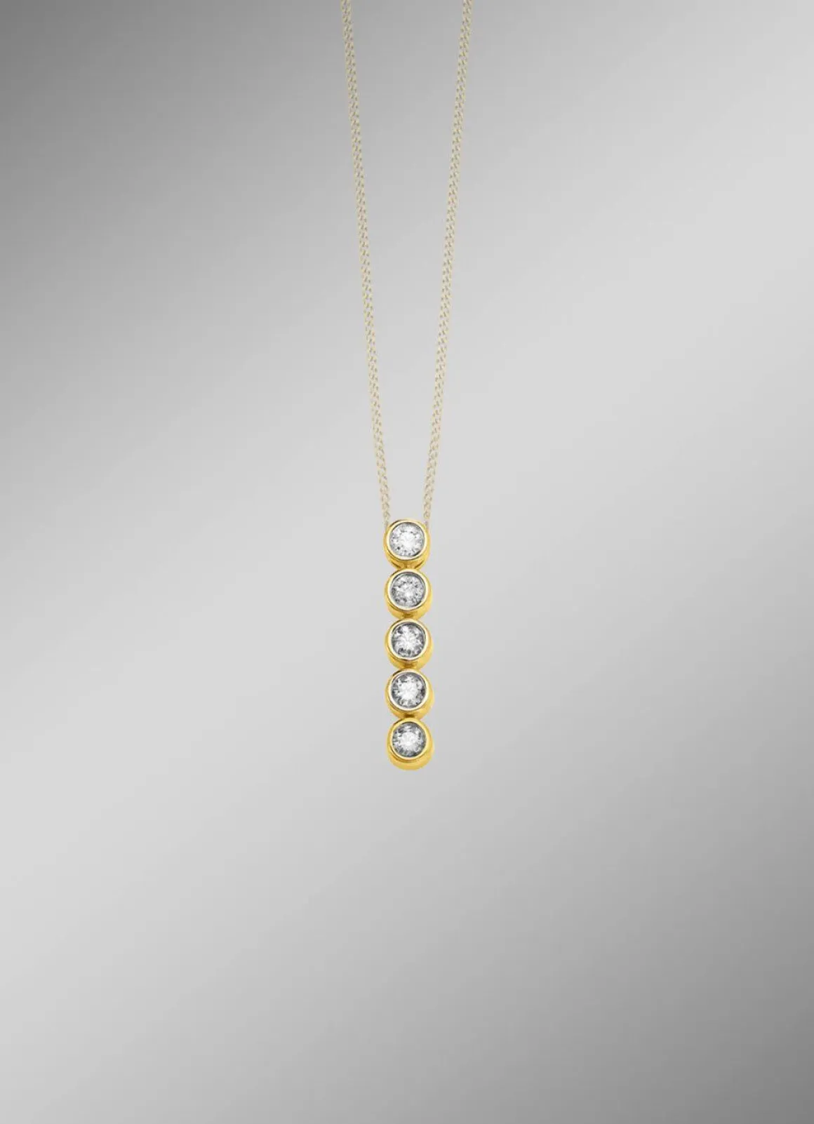 Edler Anhänger mit Brillanten