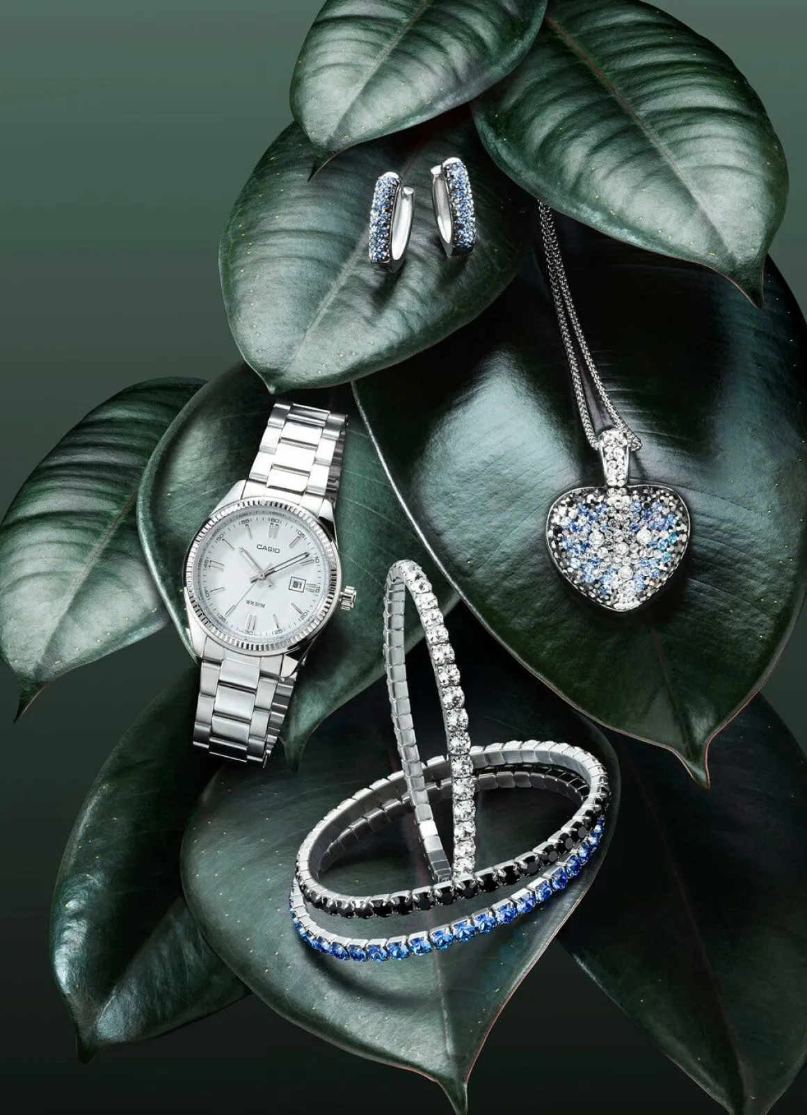 Elastisches Armband aus Edelstahl mit schwarzen Kristallen