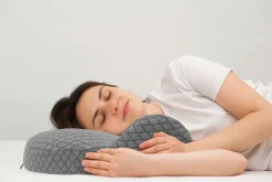 Ergonomisch geformtes Nackenstützkissen