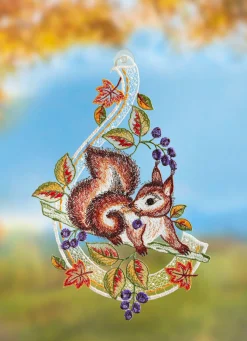 Fensterbild Eichhörnchen aus echter Plauener Spitze
