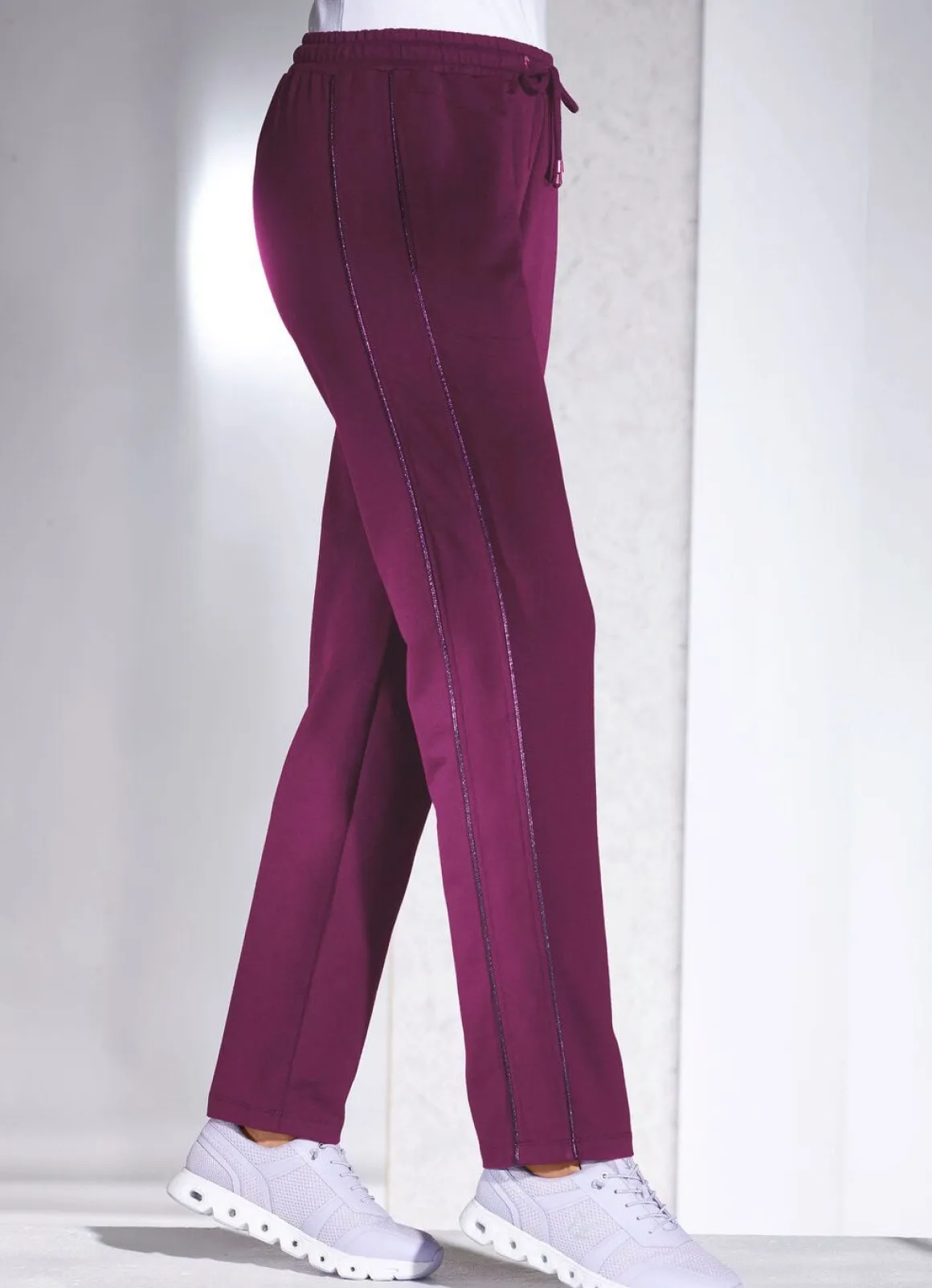 Freizeithose mit seitlichen Paspeln