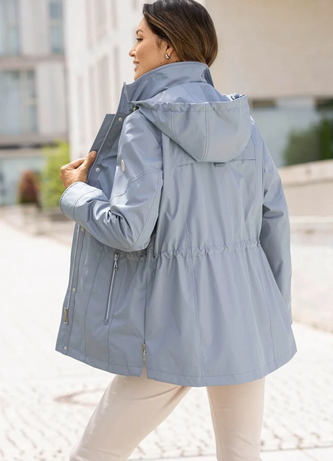 Funktionsjacke mit abnehmbarer Kapuze