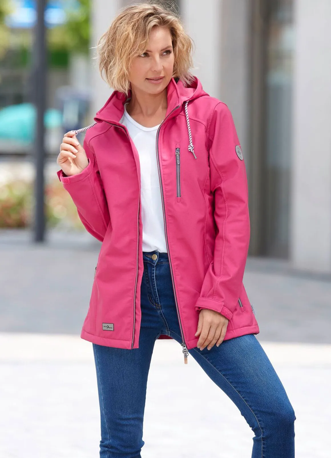 Funktionsjacke mit abnehmbarer Kapuze