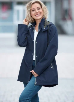 Funktionsjacke mit kleinem Regenschild an der abnehmbaren Kapuze