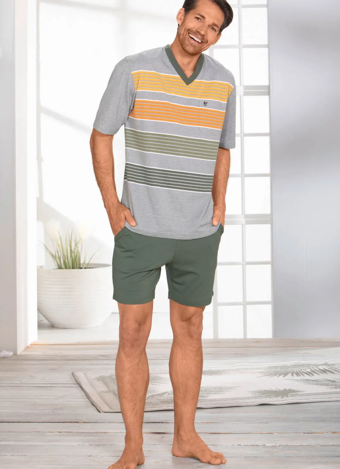 Hajo Shorty mit V-Ausschnitt