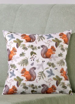 Herbstlicher Kissenbezug mit Eichhörnchen-Motiv