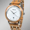 Herrenuhr mit Holzband der Marke Waidzeit