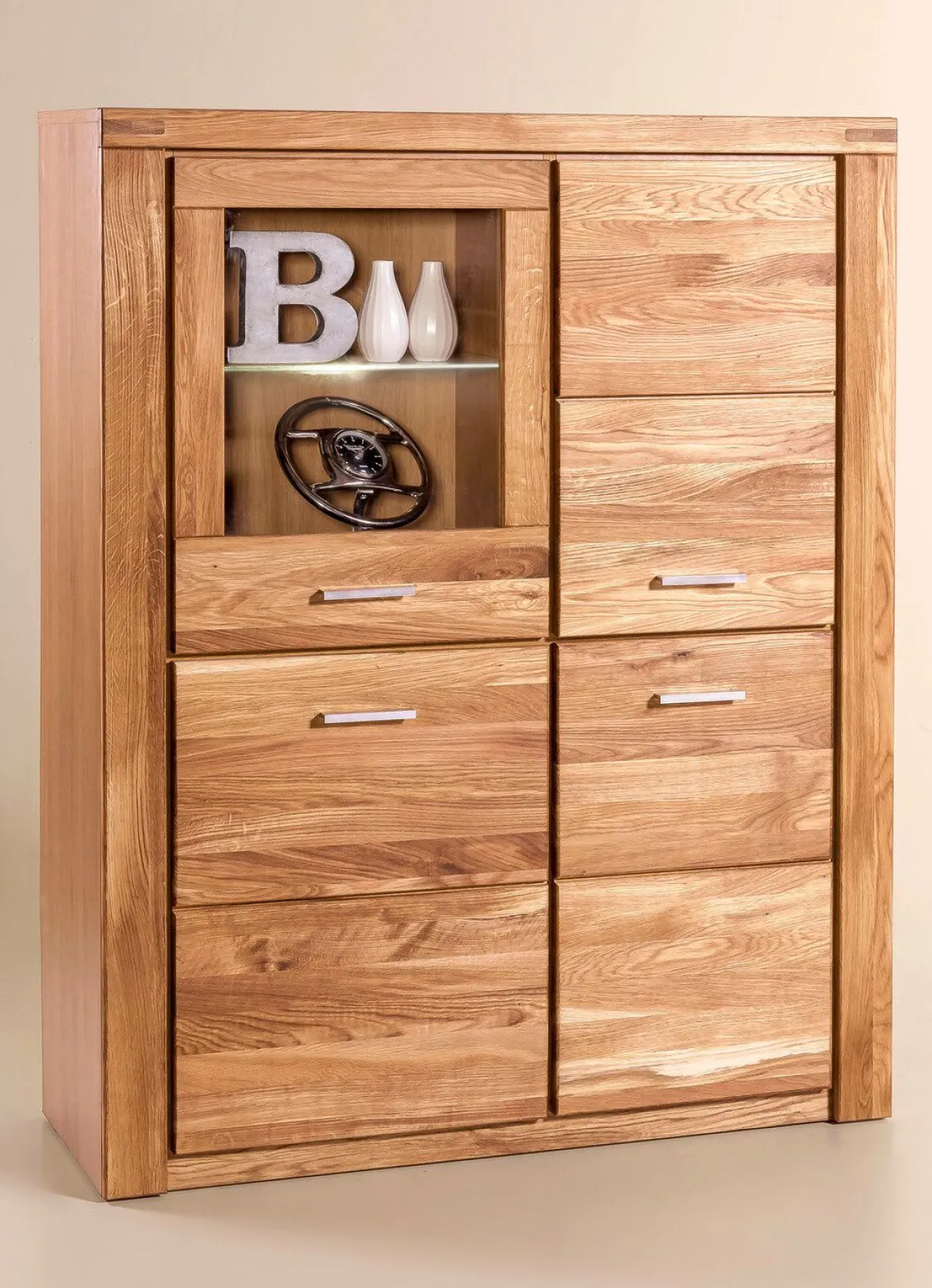 Highboard mit Massivholzfronten