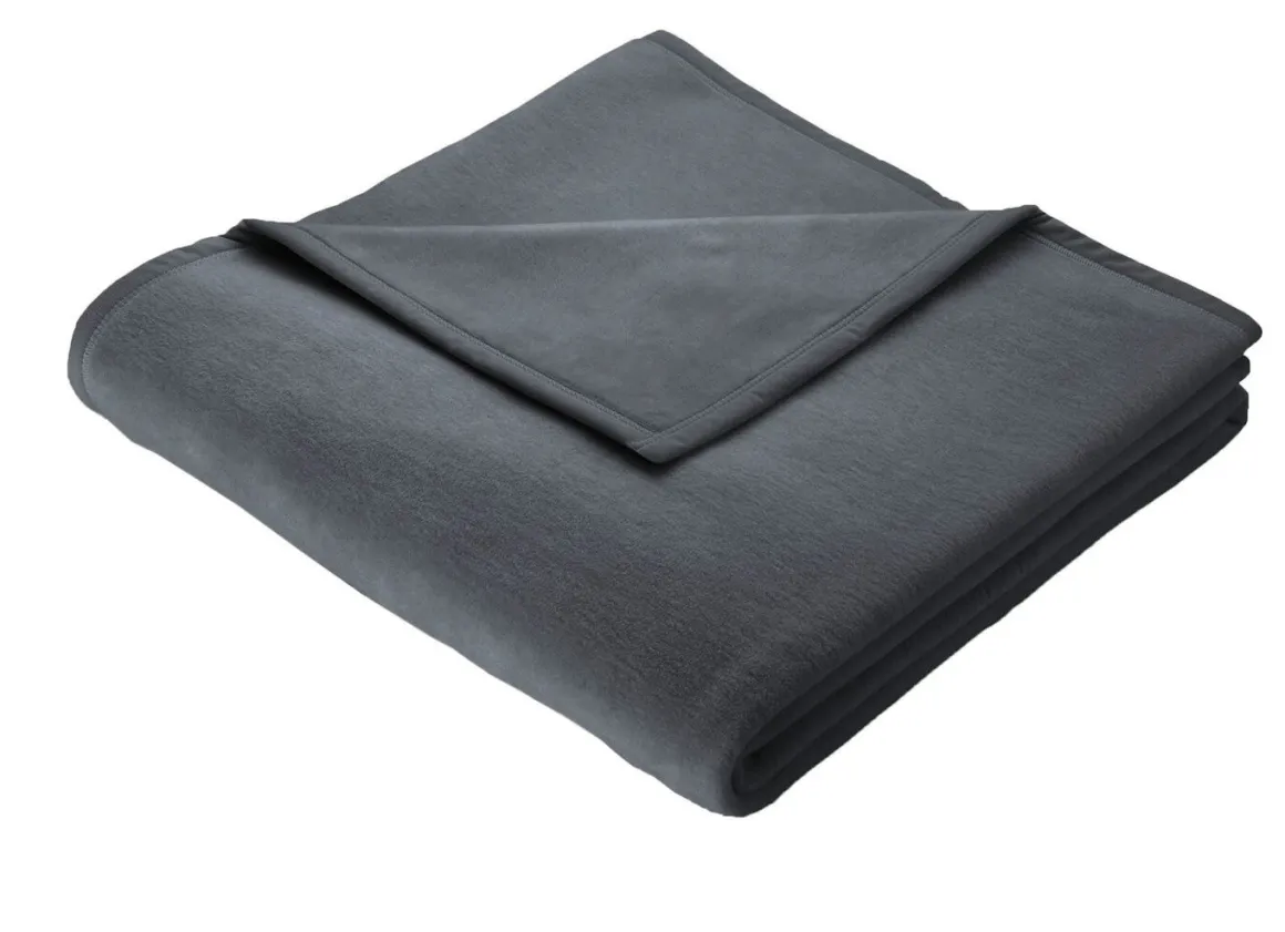 Hochwertige Schlafdecke mit Veloursband-Einfassung