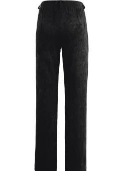 Hose in modischer Weite