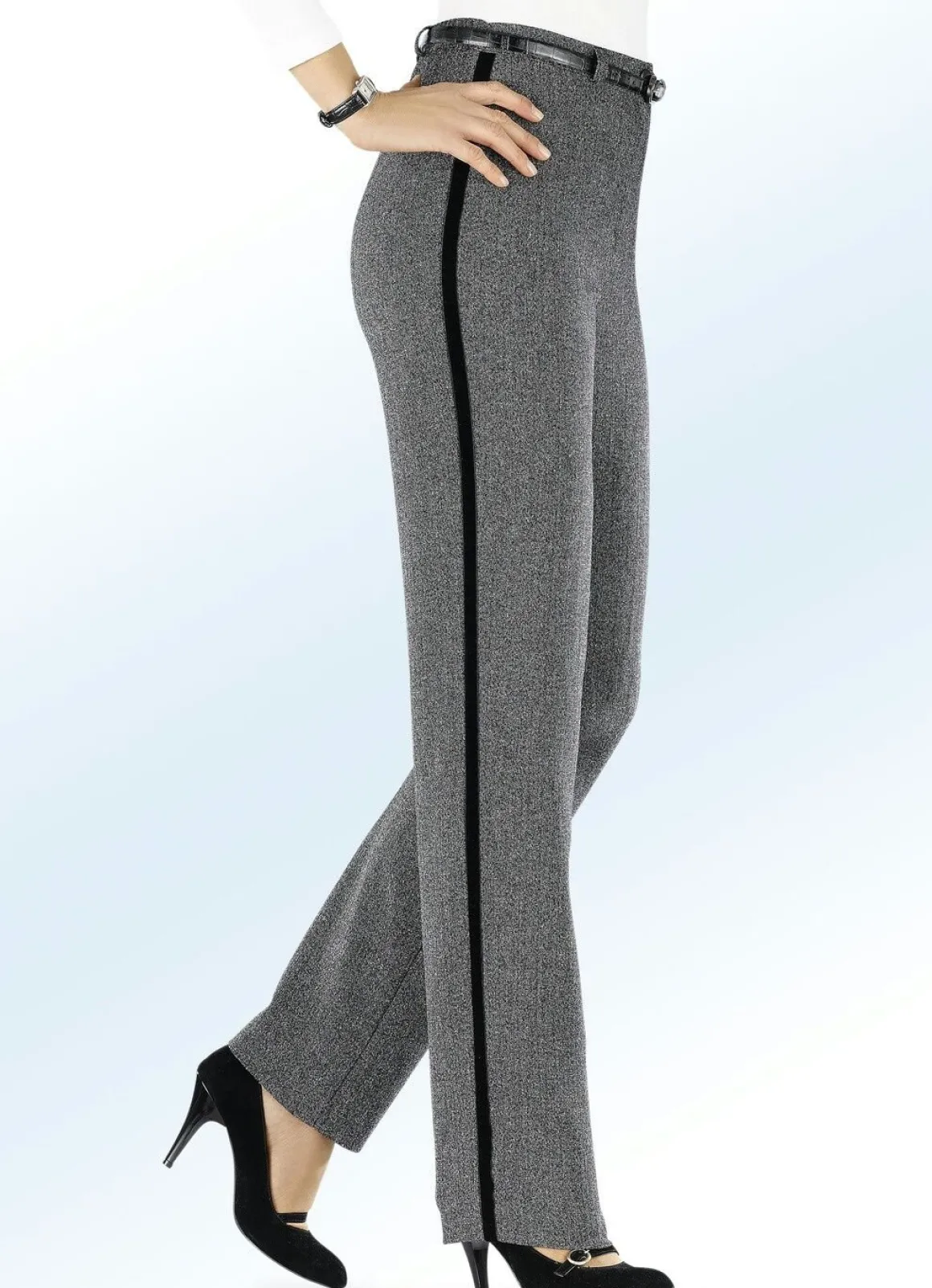 Hose mit angesagtem Zierband