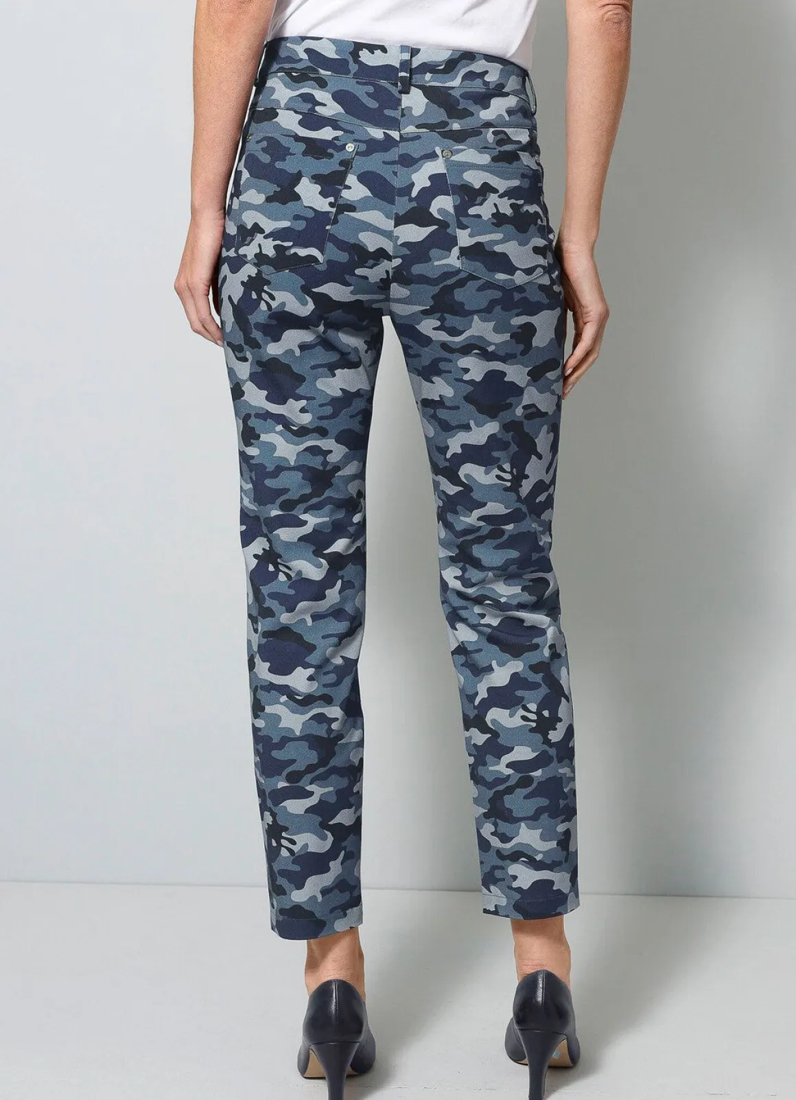 Hose mit Camouflage-Dessinierung