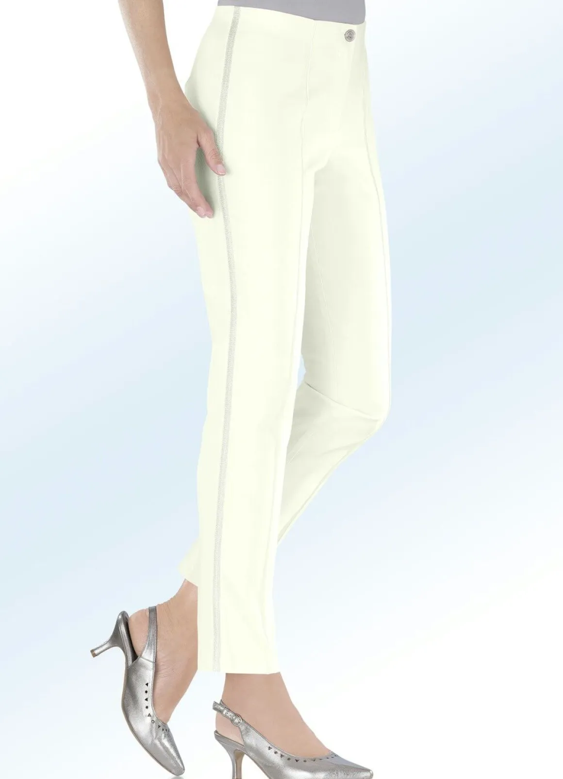 Hose mit effektvollem Zierband