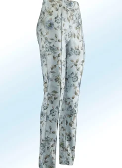 Hose mit farbharmonischer Floraldessinierung