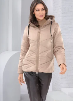 Jacke mit fester Kapuze