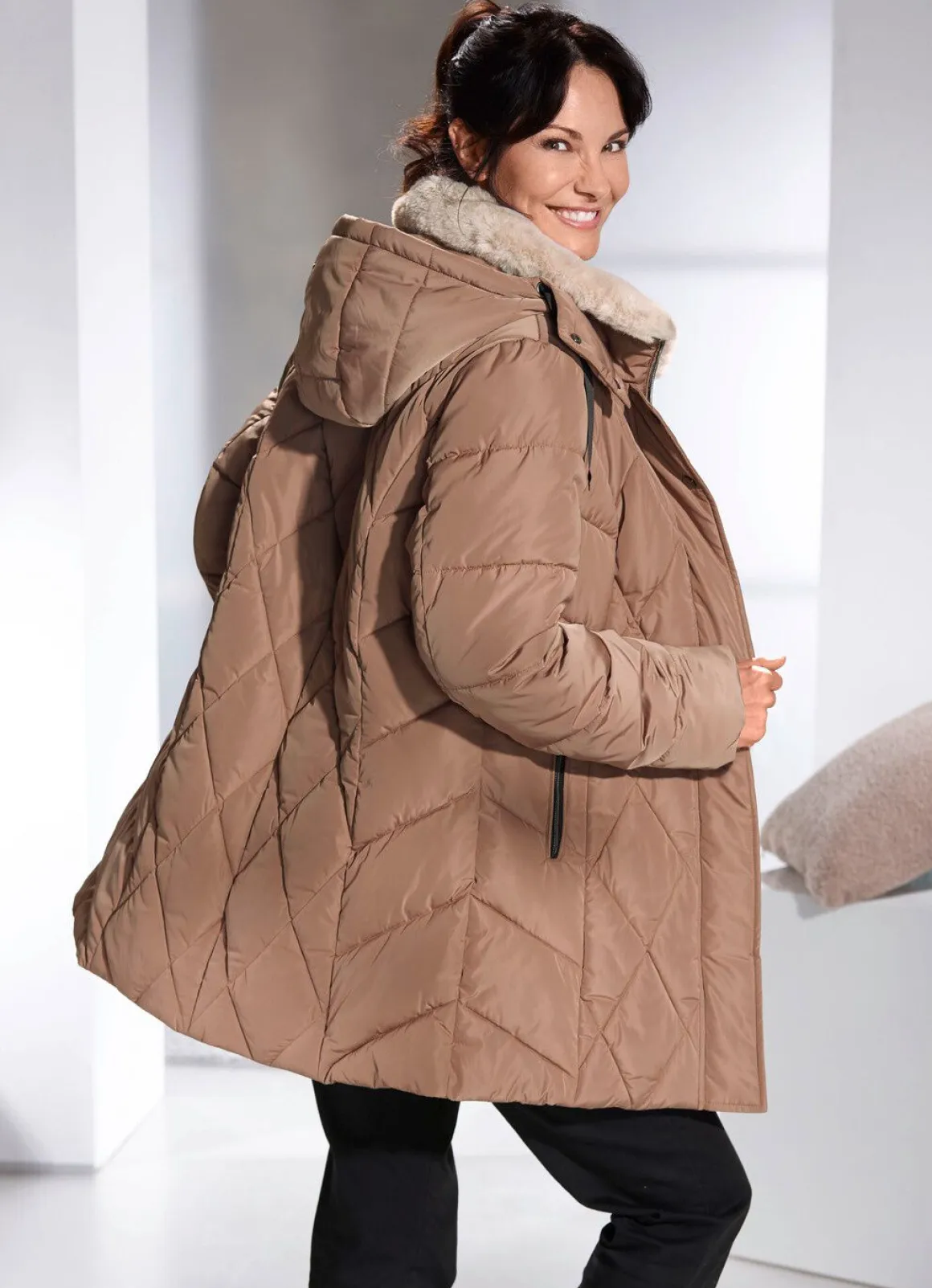 Jacke mit Kunstpelz-Besatz am Kragen