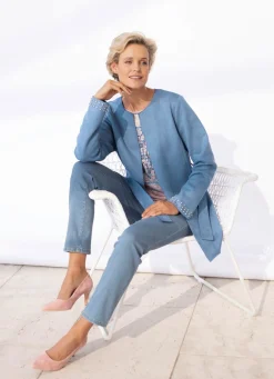 Jacke mit offener Kantenverarbeitung