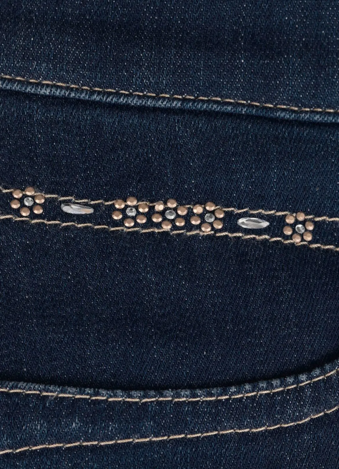 Jeans mit dezenter Strasszier