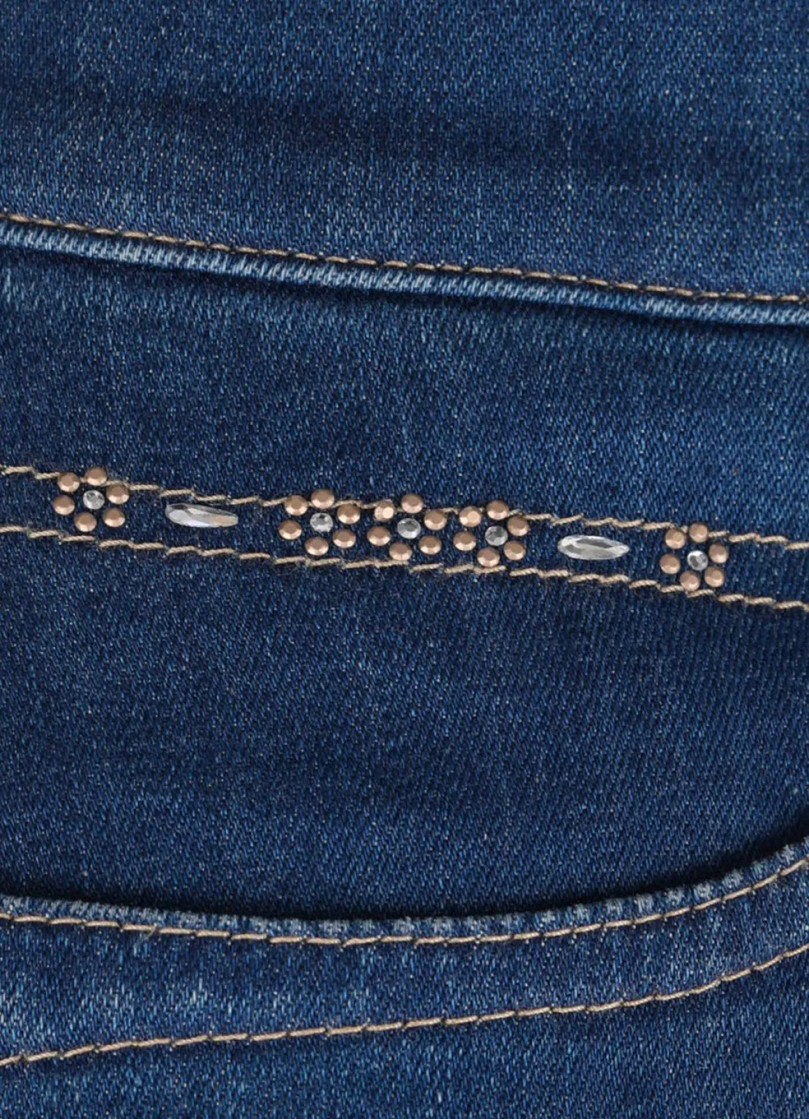 Jeans mit dezenter Strasszier