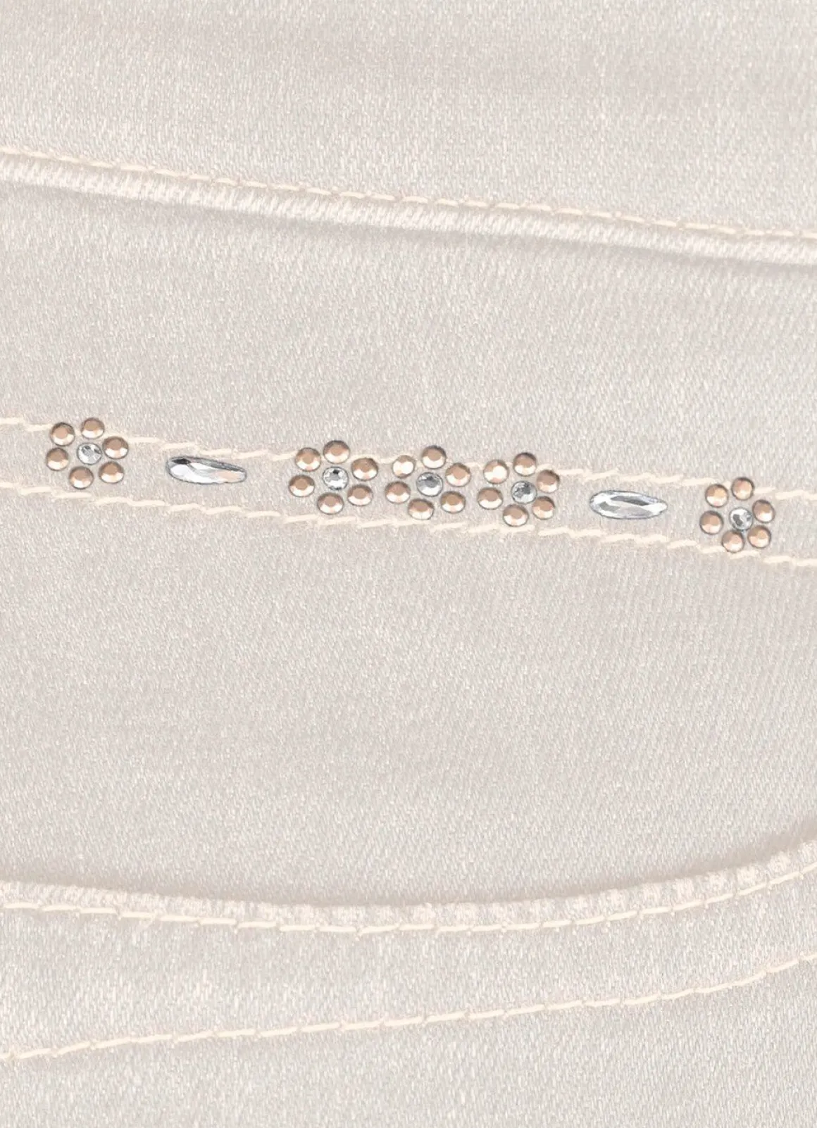 Jeans mit dezenter Strasszier