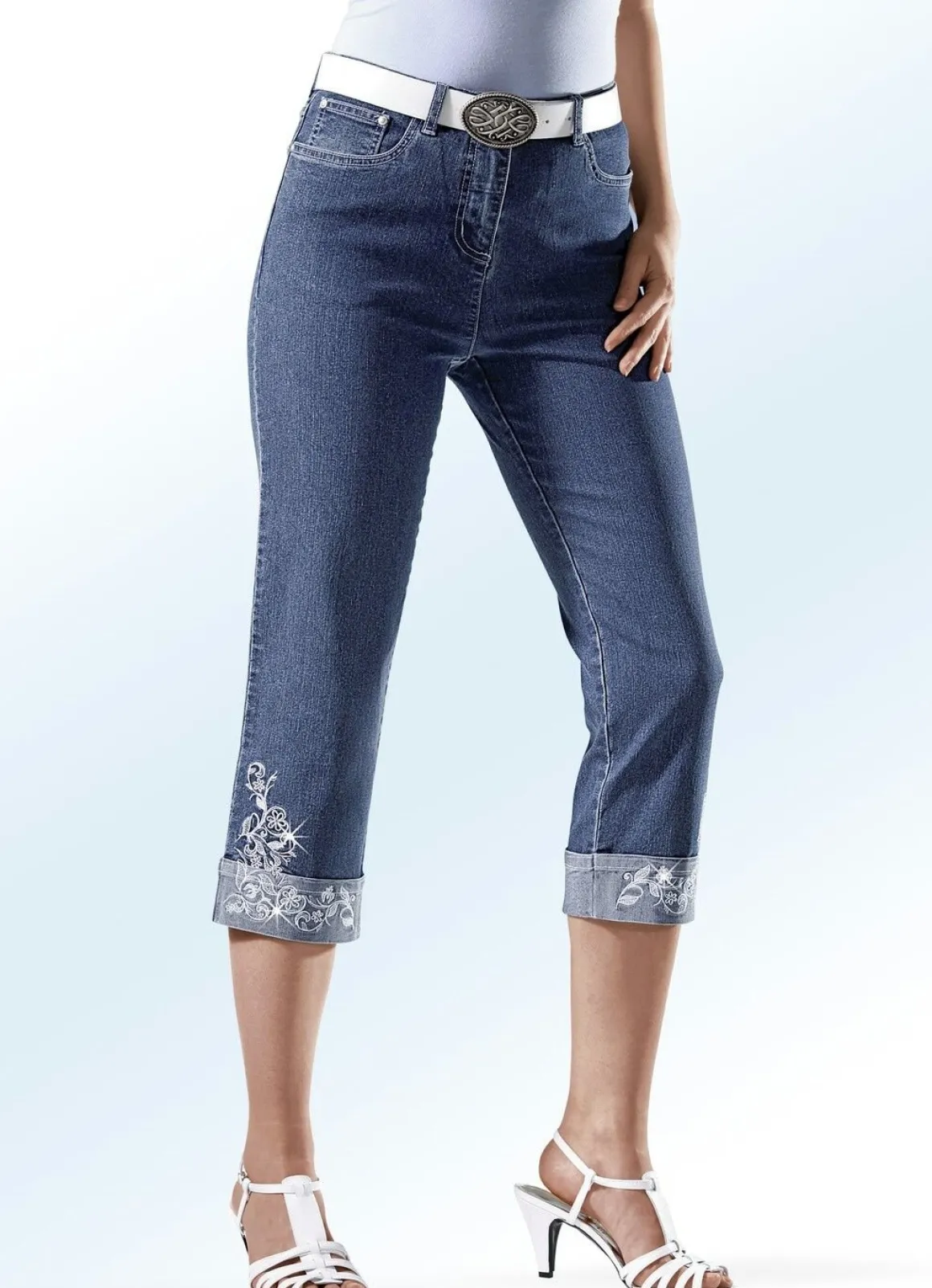 7/8-Jeans mit floraler Stickerei