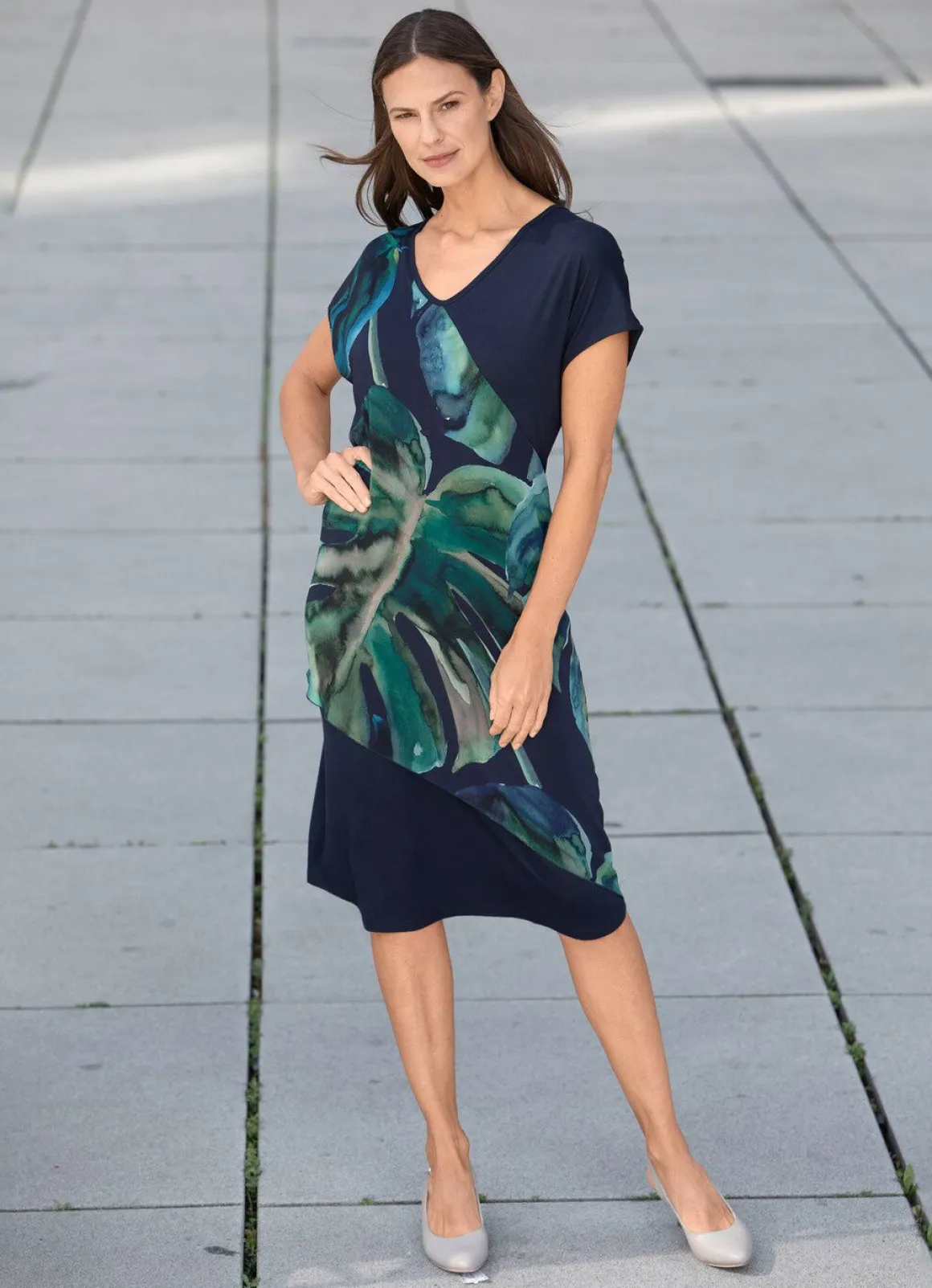 Kleid mit Chiffon-Besatz