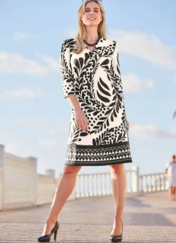 Kleid mit dekorativer Faltenlegung