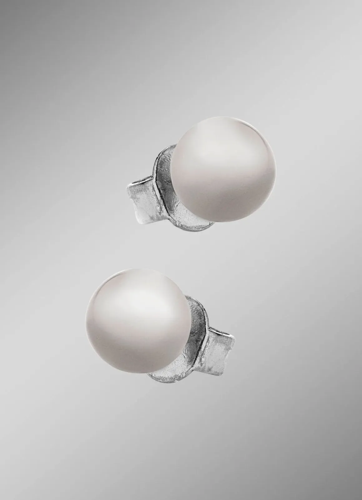 Kleine aber feine Kugel-Ohrstecker aus Titan