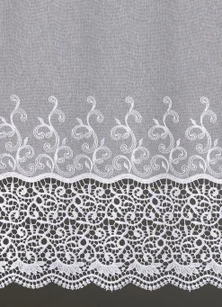 Kleinfenster-Store mit gebogtem Macramé-Abschluss