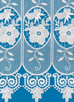 Kurzstore mit Blumen in Macramé-Spitze