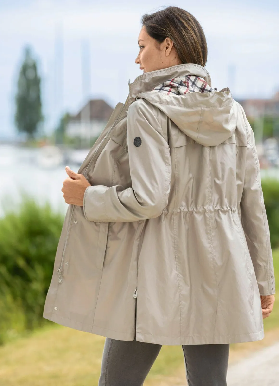 Longjacke mit abnehmbarer Kapuze