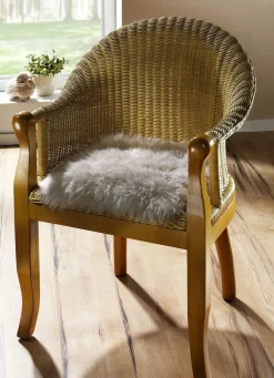 Merino-Lammfell-Sitzauflage in Tierform