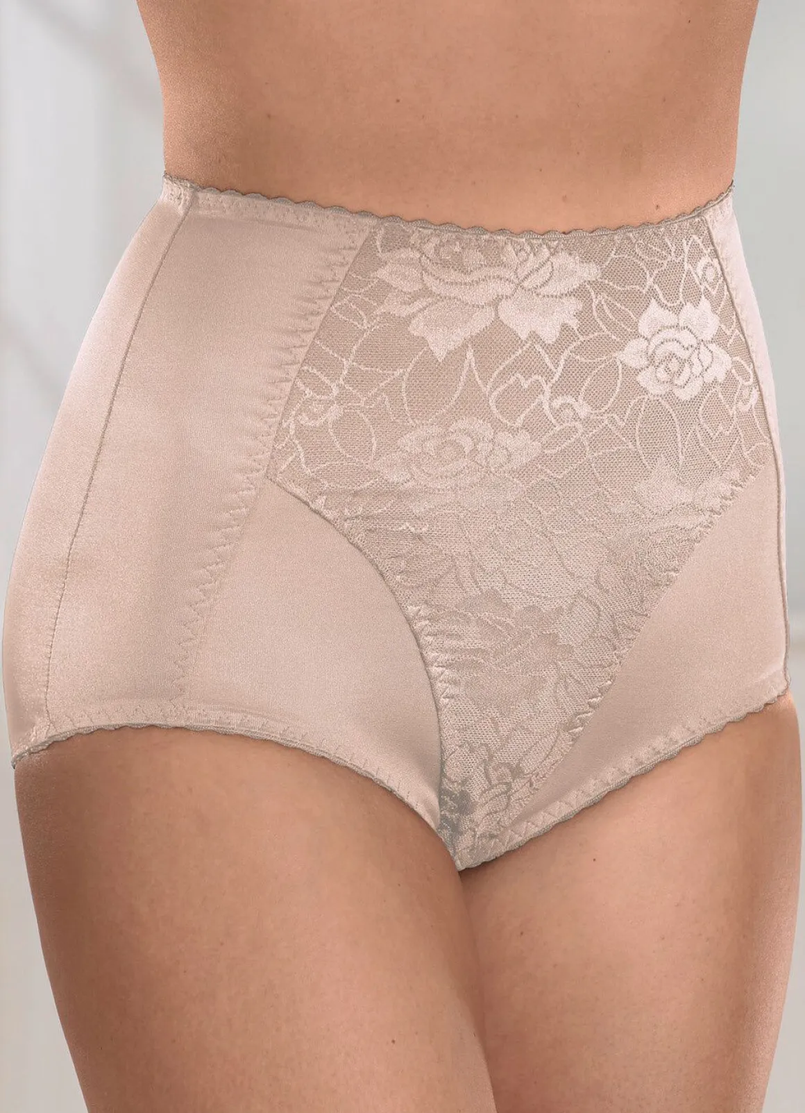 Miederhose mit Jaquarddessin