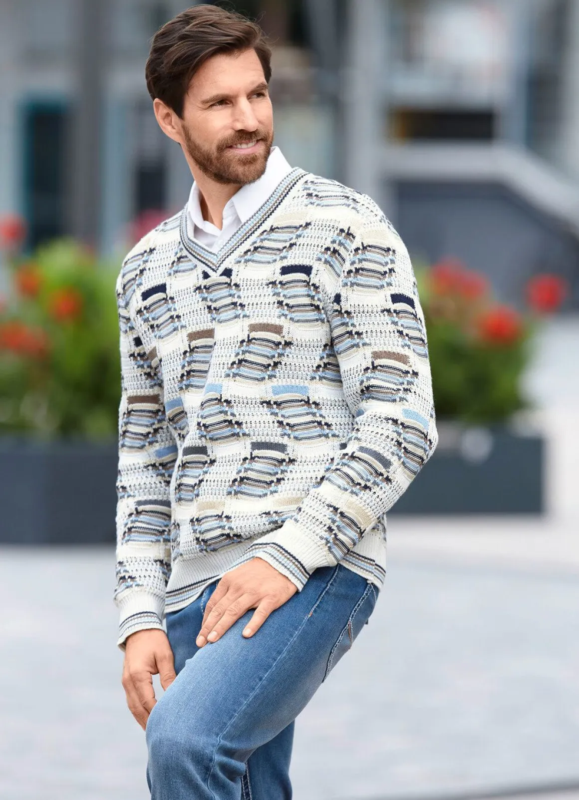Modischer V-Pullover mit Intarsienmuster