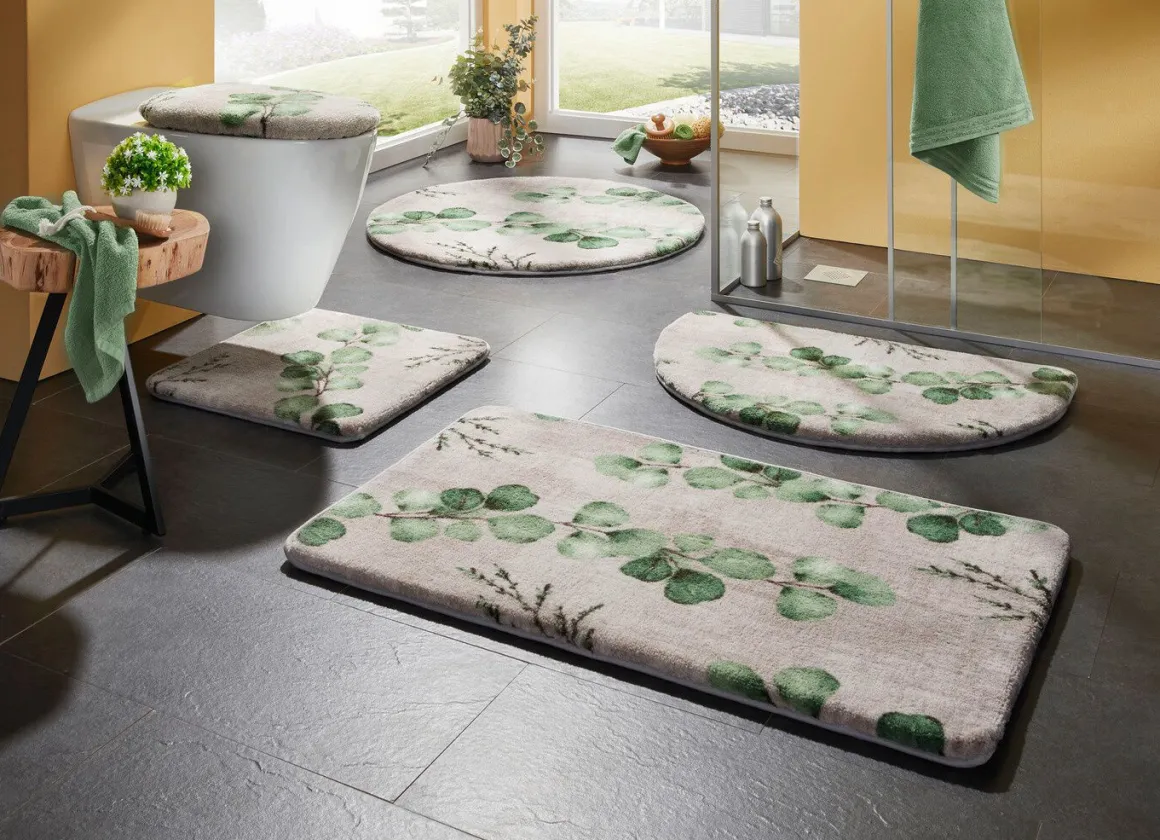 Naturnahe Badgarnitur mit Eukalyptus-Blätter-Motiv