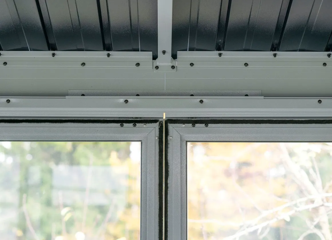 Pavillon "Olan" aus pulverbeschichtetem Aluminium