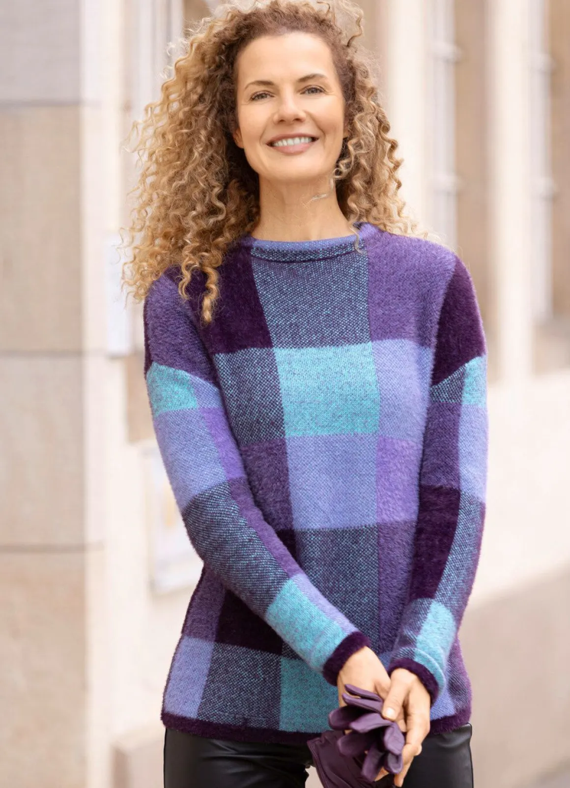 Pullover aus haarigem Effektgarn