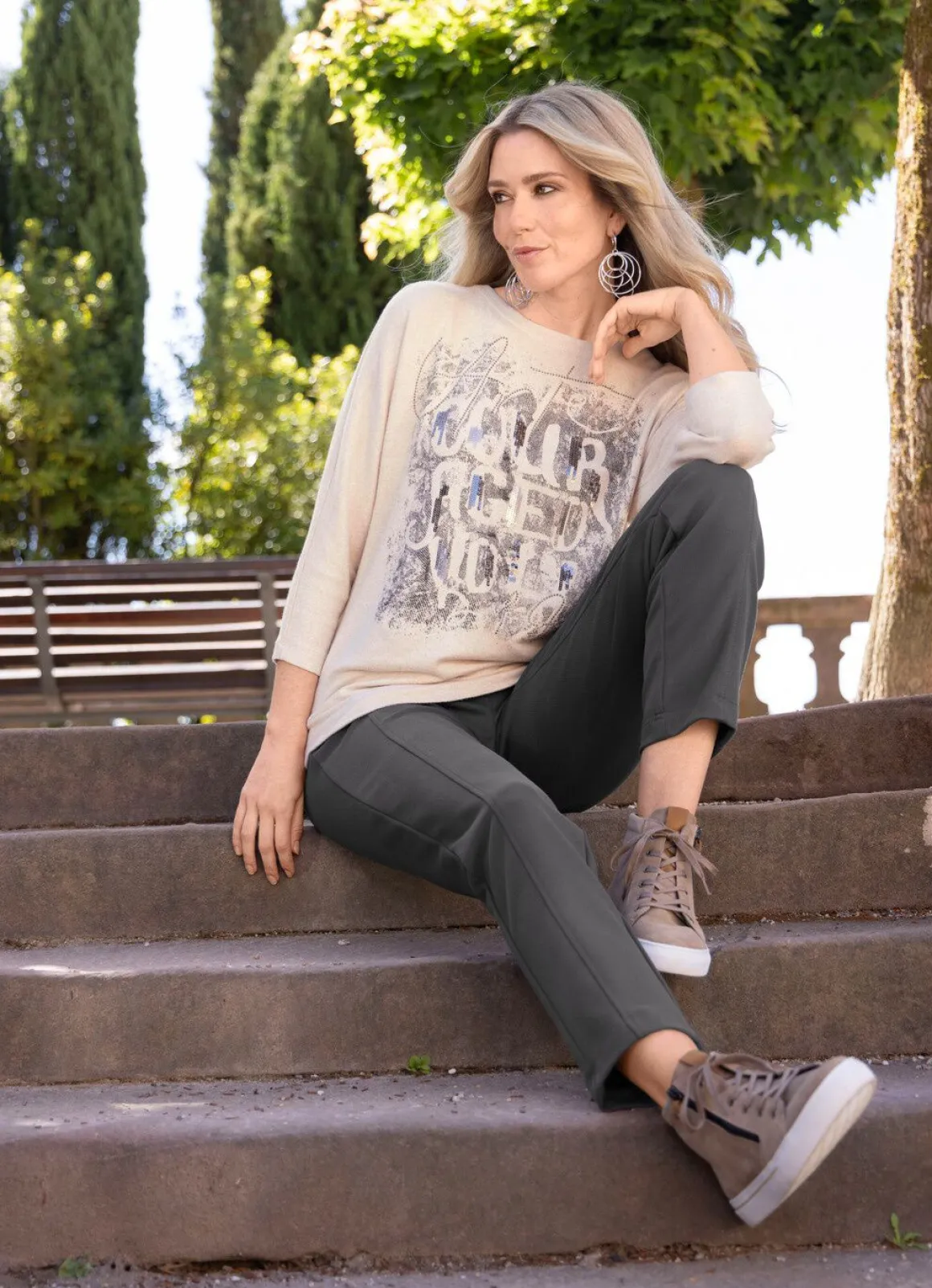 Pullover in leichter Fledermausform