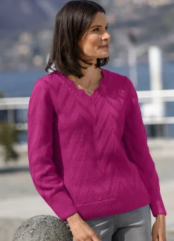 Pullover mit dekorativem Halsausschnitt
