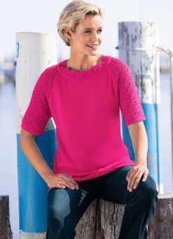 Pullover mit dekorativem Halsausschnitt